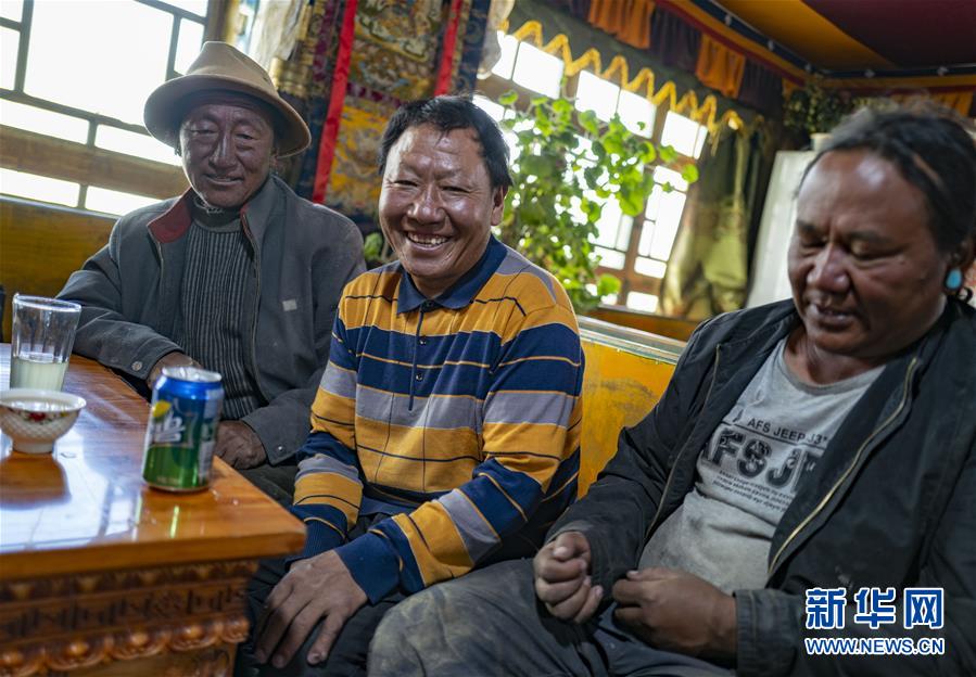 (圖文互動(dòng))(2)老農(nóng)多吉和他的珠峰“牛頭旅館”