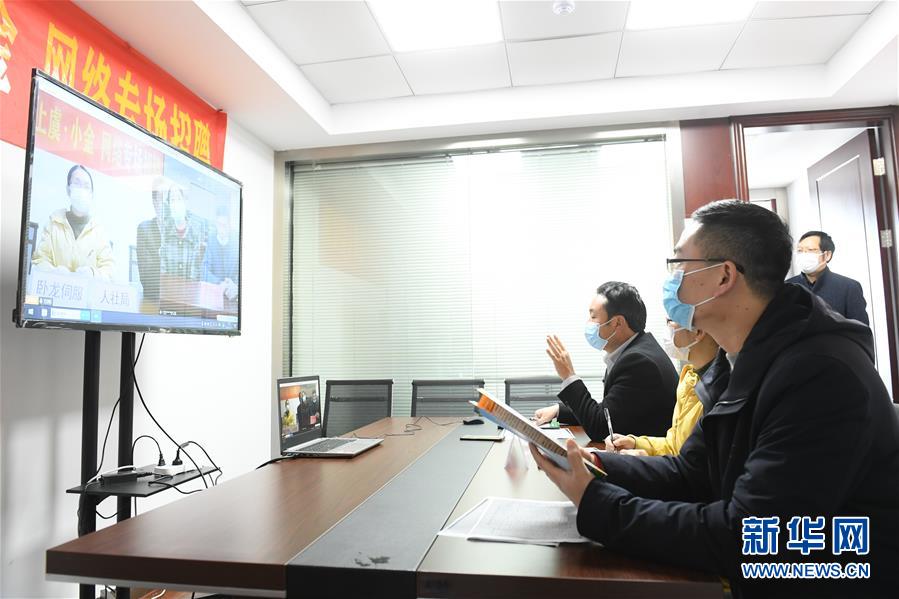 （新華全媒頭條&middot;圖文互動(dòng)）（18）從人民中汲取磅礴力量&mdash;&mdash;習(xí)近平總書記同出席2020年全國兩會(huì)人大代表、政協(xié)委員共商國是紀(jì)實(shí)