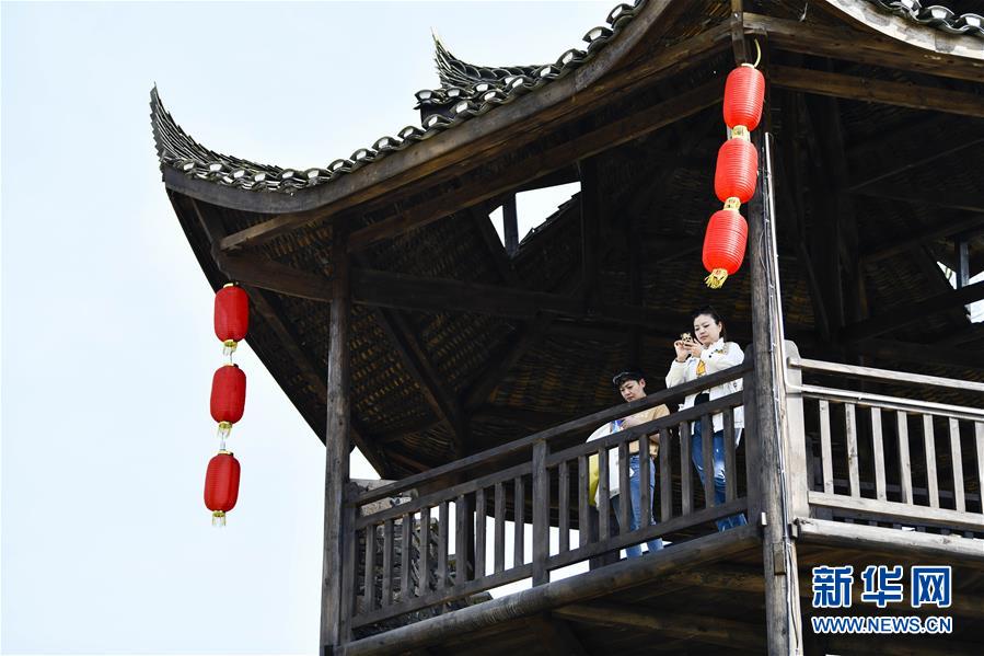 （新華全媒頭條&middot;圖文互動(dòng)）（20）從人民中汲取磅礴力量&mdash;&mdash;習(xí)近平總書記同出席2020年全國兩會(huì)人大代表、政協(xié)委員共商國是紀(jì)實(shí)