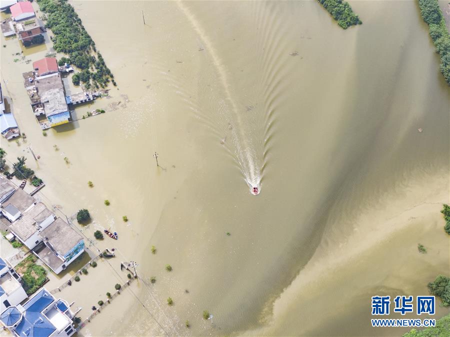 (新華全媒頭條·圖文互動)(6)百萬群眾大轉(zhuǎn)移——抗洪搶險救援直擊