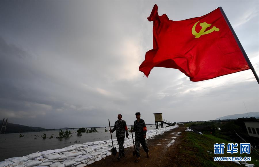 （防汛抗洪&middot;圖文互動(dòng)）（4）長江大堤上的&ldquo;父子之約&rdquo;