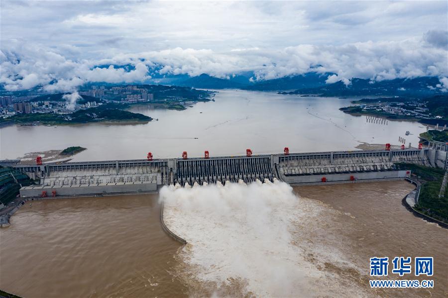 #(圖文互動)(1)三峽水利樞紐迎戰(zhàn)建庫以來最大洪峰