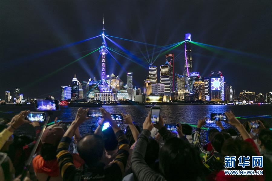 （新華全媒頭條&middot;圖文互動(dòng)）（5）流動(dòng)中國(guó)折射復(fù)蘇新氣象&mdash;&mdash;透視&ldquo;十一&rdquo;黃金周