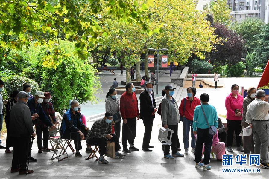 (社會(huì))(3)青島核酸檢測采樣超300萬份 未發(fā)現(xiàn)新的陽性樣本