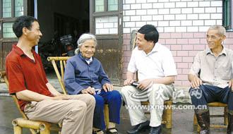 &ldquo;一離開群眾，內(nèi)心就感到孤獨&rdquo;&mdash;記&ldquo;鄉(xiāng)村判官&rdquo;楊斌圣