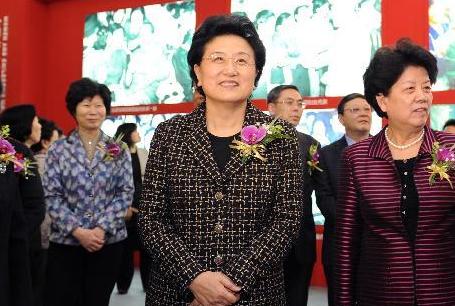 劉延?xùn)|出席&ldquo;中國婦女兒童十年發(fā)展成就展&rdquo;開幕式并參觀展覽