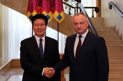 摩爾多瓦總統(tǒng)多東、總理菲利普會見張春賢