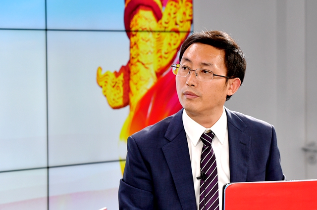 繼往是為了開來，那么開什么來？我們的未來是什么？我們現(xiàn)在站在什么歷史方位上？往哪里去走？