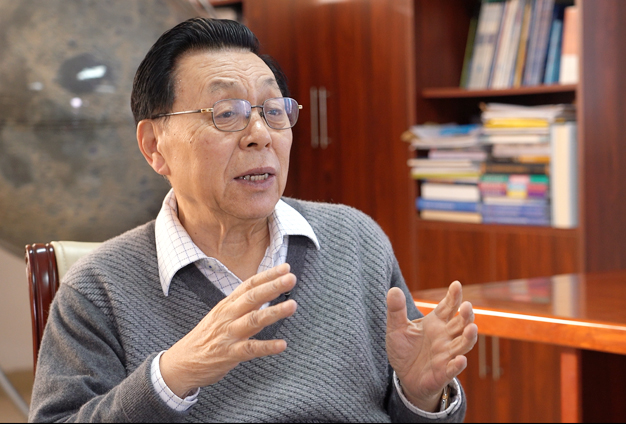 與月球背面建立聯(lián)系，而且測控和通信鏈路要暢通