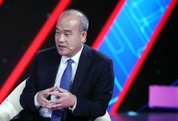 年輕人要有遠(yuǎn)大理想，要了解到科技的核心要素所在，專心，靜下心來打好基礎(chǔ)。