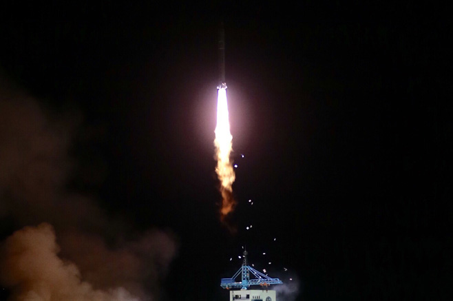 4月6日，搭載實(shí)踐十號(hào)衛(wèi)星的長(zhǎng)征二號(hào)丁運(yùn)載火箭升空。