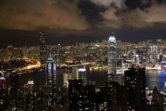 中央對香港行政長官是有標準的，是一貫的