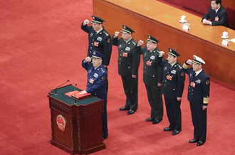 中央軍委副主席、委員進行憲法宣誓