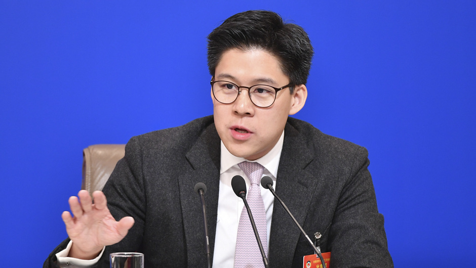 全國(guó)政協(xié)委員、中國(guó)香港體育協(xié)會(huì)暨奧林匹克委員會(huì)副會(huì)長(zhǎng)、霍英東集團(tuán)副總裁 霍啟剛