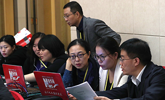 新華網在現(xiàn)場直播