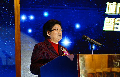 全國(guó)人大常委會(huì)原副委員長(zhǎng)、中國(guó)關(guān)工委主任顧秀蓮致辭