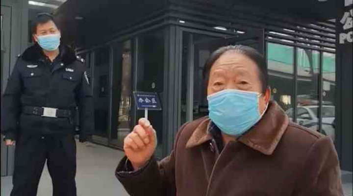 社區(qū)封閉，76歲的他為什么要出來(lái)