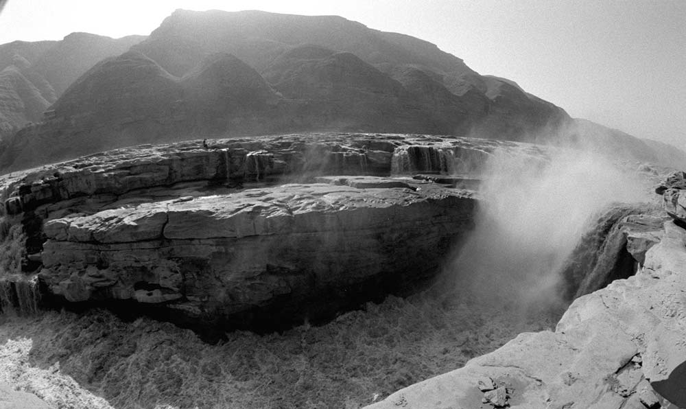 黃河壺口瀑布景色。