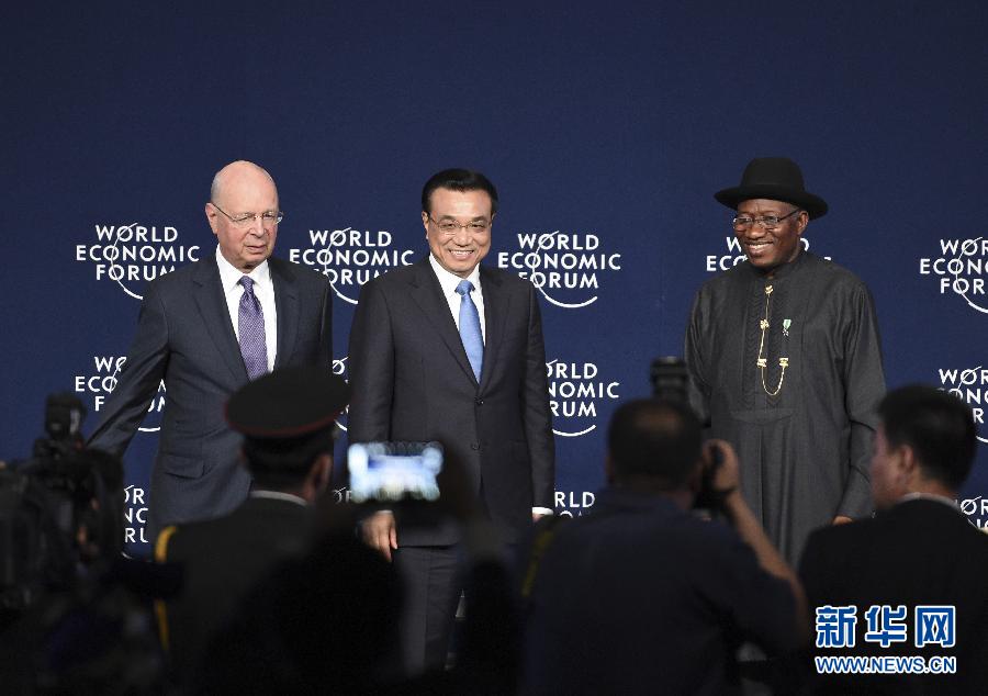 5月8日，中國國務(wù)院總理李克強(qiáng)在阿布賈出席第24屆世界經(jīng)濟(jì)論壇非洲峰會全會，發(fā)表題為《共同推動非洲發(fā)展邁上新臺階》的特別致辭。新華社記者 李學(xué)仁 攝 