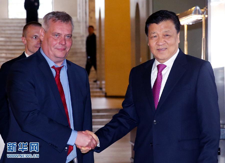 6月13日，中共中央政治局常委、中央書記處書記劉云山在赫爾辛基會見芬蘭社民黨主席、財政部長林內(nèi)。 新華社記者姚大偉攝