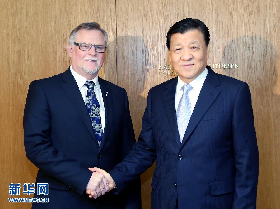 6月14日，中共中央政治局常委、中央書記處書記劉云山在芬蘭羅瓦涅米會見羅瓦涅米市長羅特沃寧。 新華社記者姚大偉攝