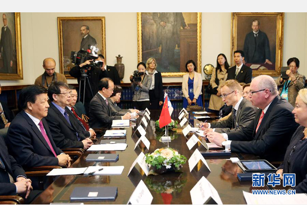 6月13日，中共中央政治局常委、中央書記處書記劉云山在赫爾辛基會見芬蘭議長海內(nèi)盧奧馬。 新華社記者姚大偉攝