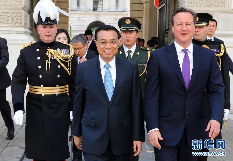 6月17日，中國國務(wù)院總理李克強(qiáng)在倫敦唐寧街10號(hào)首相府同英國首相卡梅倫舉行中英總理年度會(huì)晤。新華社記者 龐興雷 攝