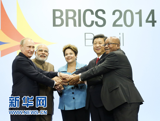 這是習近平同出席會晤的巴西總統(tǒng)羅塞夫、俄羅斯總統(tǒng)普京、印度總理莫迪、南非總統(tǒng)祖馬合影。新華社記者 蘭紅光 攝