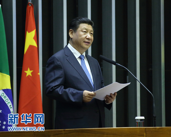 7月16日，國家主席習近平在巴西國會發(fā)表《弘揚傳統(tǒng)友好共譜合作新篇》的演講。 新華社記者 蘭紅光 攝 