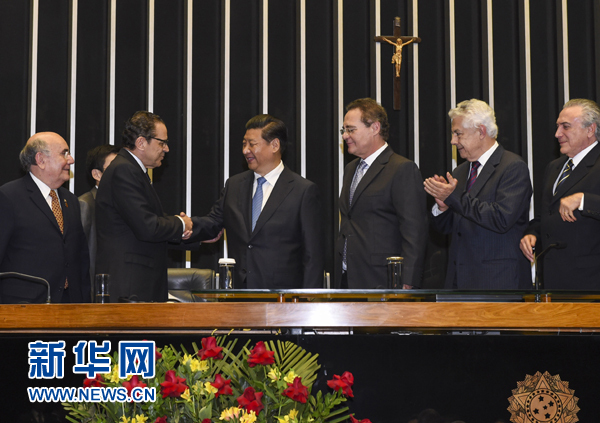 7月16日，國家主席習近平在巴西國會發(fā)表《弘揚傳統(tǒng)友好共譜合作新篇》的演講。 新華社記者 李學仁 攝 