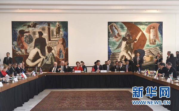 當(dāng)?shù)貢r(shí)間7月17日，國(guó)家主席習(xí)近平出席在巴西利亞舉行的中國(guó)－拉美和加勒比國(guó)家領(lǐng)導(dǎo)人會(huì)晤。 新華社記者 李學(xué)仁 攝