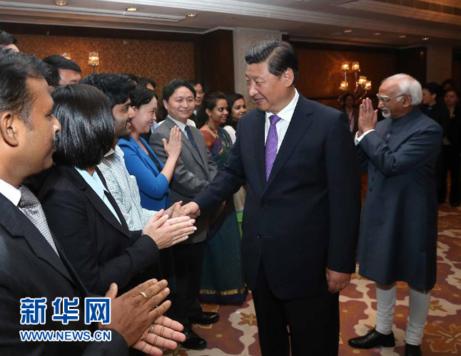 9月18日，國家主席習(xí)近平在印度世界事務(wù)委員會發(fā)表題為《攜手追尋民族復(fù)興之夢》的重要演講。演講結(jié)束后，習(xí)近平接見中印兩國青年代表。新華社記者 龐興雷 攝