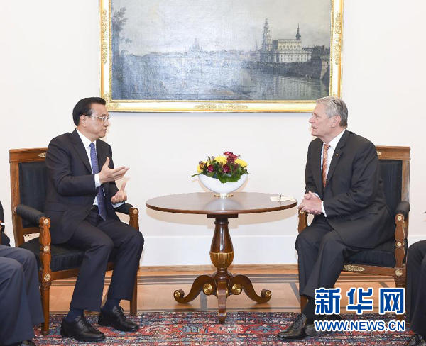 10月10日，國(guó)務(wù)院總理李克強(qiáng)在柏林會(huì)見德國(guó)總統(tǒng)高克。 新華社記者李學(xué)仁 攝
