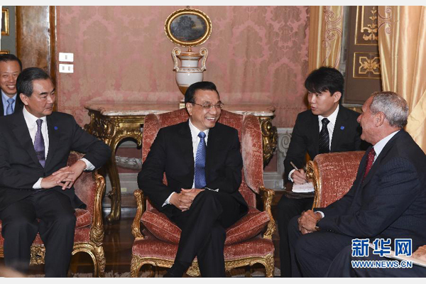 10月15日，中國國務(wù)院總理李克強(qiáng)在羅馬會見意大利參議長格拉索。 新華社記者謝環(huán)馳攝 