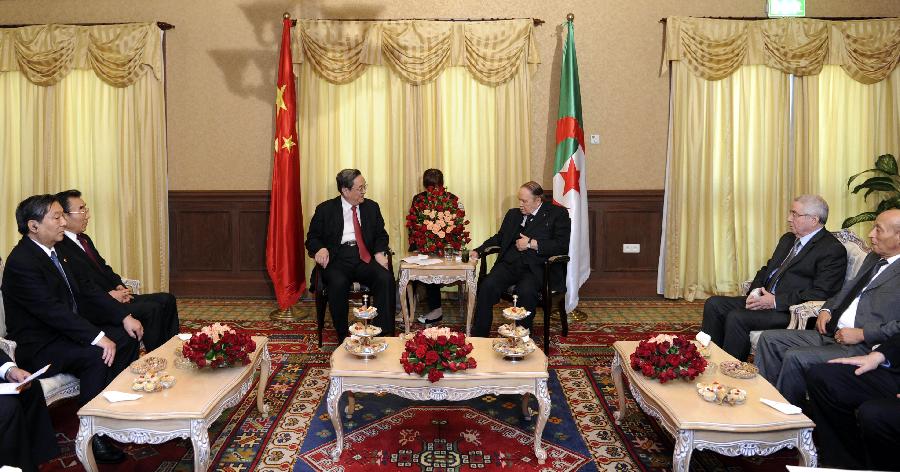 11月2日，正在阿爾及利亞進(jìn)行正式友好訪問的全國政協(xié)主席俞正聲在阿爾及爾會見阿總統(tǒng)布特弗利卡。 新華社記者 張鐸 攝