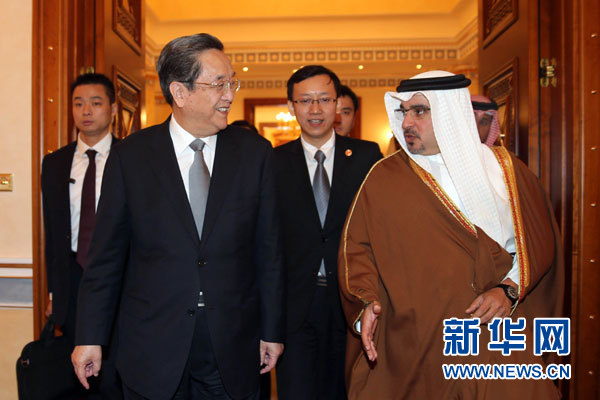 11月6日，正在巴林進(jìn)行正式友好訪問的全國政協(xié)主席俞正聲在麥納麥會見巴林王儲薩勒曼。 新華社記者劉衛(wèi)兵攝