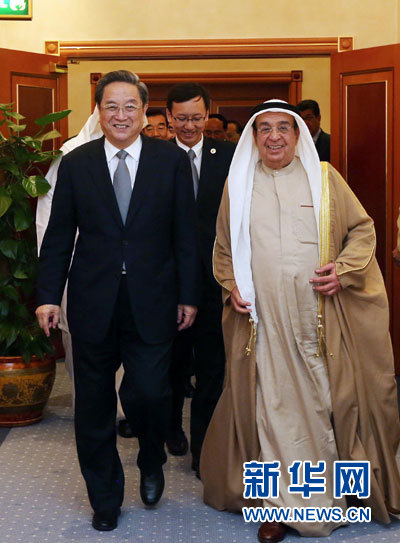 11月6日，正在巴林進(jìn)行正式友好訪問的全國政協(xié)主席俞正聲在麥納麥會見巴林副首相穆罕默德。 新華社記者劉衛(wèi)兵攝