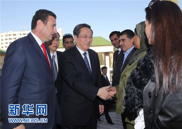 11月9日，正在約旦進(jìn)行正式友好訪問的全國政協(xié)主席俞正聲在安曼會見約旦眾議院代議長薩法迪。 新華社記者 劉衛(wèi)兵 攝 