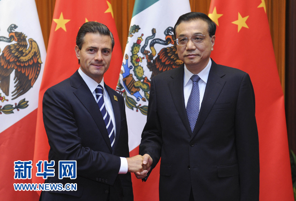 11月11日，國務(wù)院總理李克強(qiáng)在北京人民大會(huì)堂會(huì)見來華進(jìn)行國事訪問并出席亞太經(jīng)合組織第二十二次領(lǐng)導(dǎo)人非正式會(huì)議的墨西哥總統(tǒng)培尼亞。新華社記者張鐸 攝 