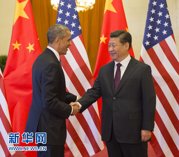 11月12日，國(guó)家主席習(xí)近平在北京人民大會(huì)堂舉行歡迎儀式，歡迎美國(guó)總統(tǒng)奧巴馬對(duì)中國(guó)進(jìn)行國(guó)事訪問(wèn)。 新華社記者 李學(xué)仁 攝