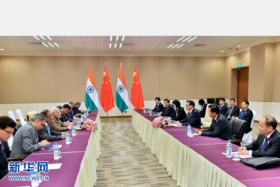 11月13日，中國國務(wù)院總理李克強在緬甸內(nèi)比都會見印度總理莫迪。 新華社記者 李濤 攝