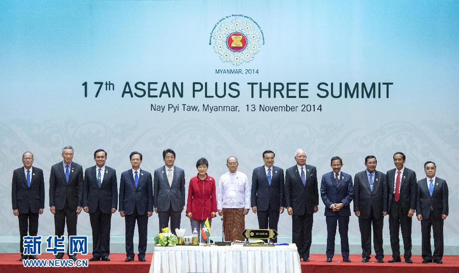 11月13日，中國(guó)國(guó)務(wù)院總理李克強(qiáng)在緬甸首都內(nèi)比都出席第17次東盟與中日韓（10+3）領(lǐng)導(dǎo)人會(huì)議。 新華社記者 王曄 攝