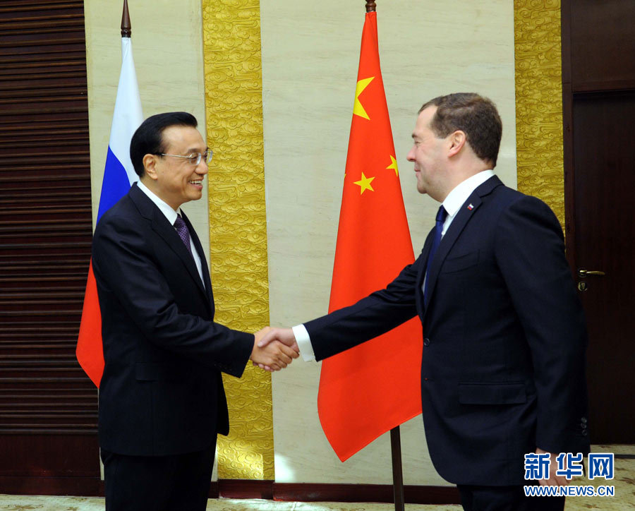 12月15日，中國(guó)國(guó)務(wù)院總理李克強(qiáng)在阿斯塔納會(huì)見(jiàn)俄羅斯總理梅德韋杰夫。 新華社記者 饒愛(ài)民 攝