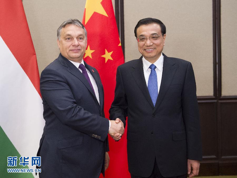 12月17日，中國國務(wù)院總理李克強(qiáng)在貝爾格萊德會(huì)見匈牙利總理歐爾班。 新華社記者黃敬文攝 