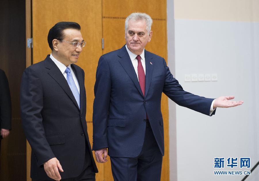 12月18日，國務院總理李克強在貝爾格萊德會見塞爾維亞總統(tǒng)尼科利奇。 新華社記者 黃敬文 攝 