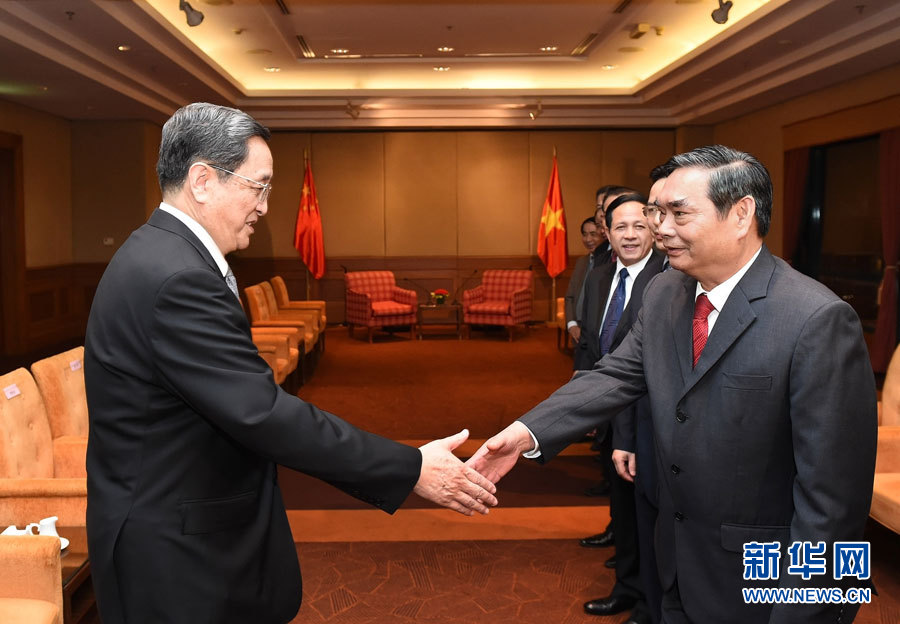 12月25日至27日，中共中央政治局常委、全國政協(xié)主席俞正聲對越南進(jìn)行正式訪問。這是12月25日，俞正聲在河內(nèi)會見越共中央書記處常務(wù)書記黎鴻英。 新華社記者劉建生攝