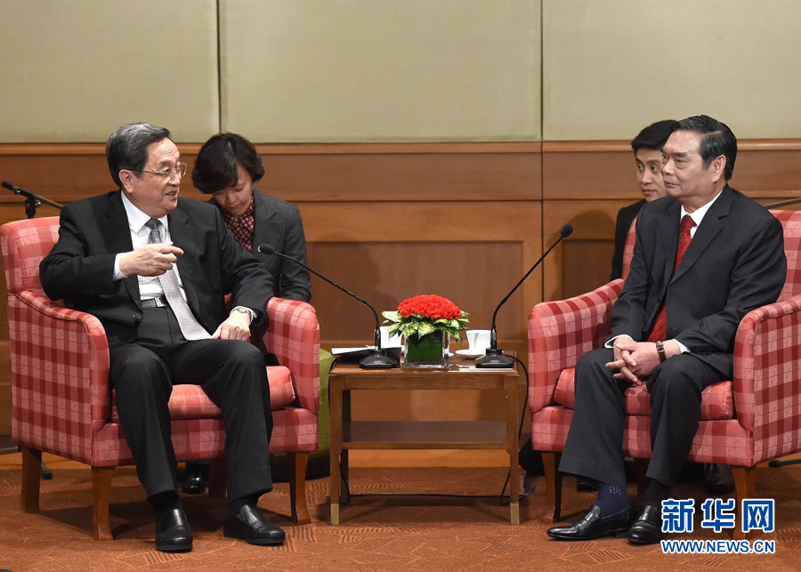 12月25日至27日，中共中央政治局常委、全國政協(xié)主席俞正聲對越南進(jìn)行正式訪問。這是12月25日，俞正聲在河內(nèi)會見越共中央書記處常務(wù)書記黎鴻英。 新華社記者劉建生攝