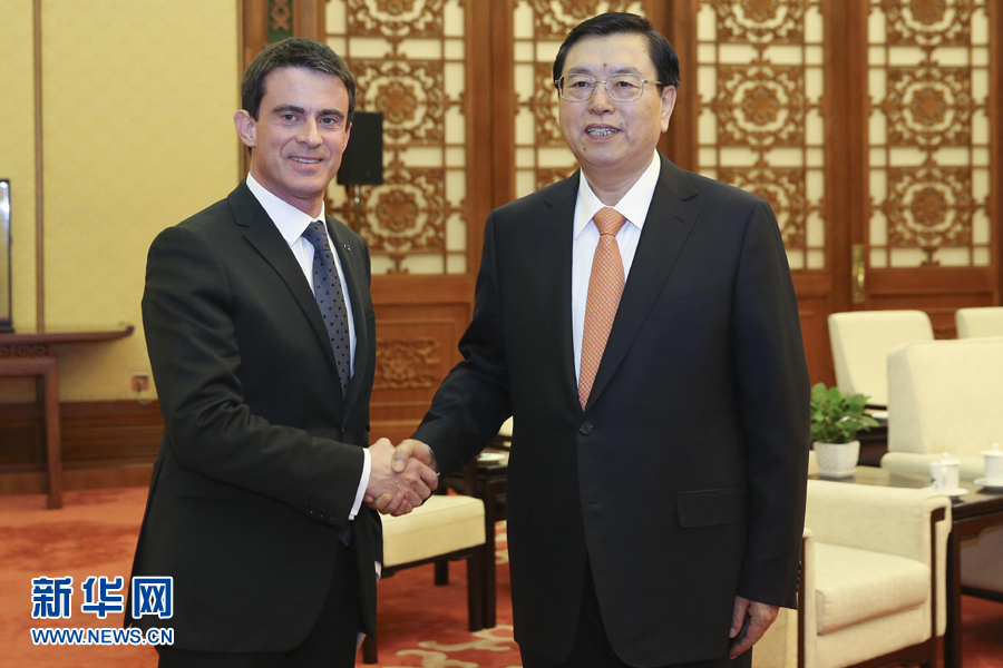 1月30日，全國人大常委會委員長張德江在北京人民大會堂會見法國總理瓦爾斯。 新華社記者丁林 攝 