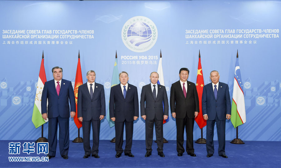 7月10日，上海合作組織成員國(guó)元首理事會(huì)第十五次會(huì)議在俄羅斯烏法舉行。國(guó)家主席習(xí)近平出席會(huì)議并發(fā)表重要講話。這是會(huì)前，成員國(guó)元首集體合影。新華社記者 李學(xué)仁 攝