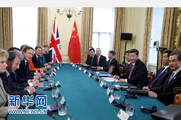 10月21日，國家主席習(xí)近平在倫敦唐寧街首相府同英國首相卡梅倫舉行會談。 新華社記者 鞠鵬 攝 